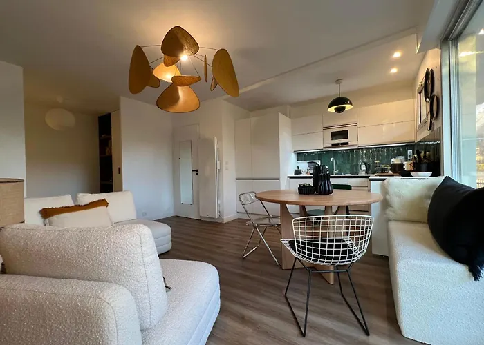 Family Near The Sea Of Lägenhet