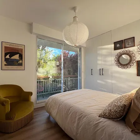 Daire Family Near The Sea Of *