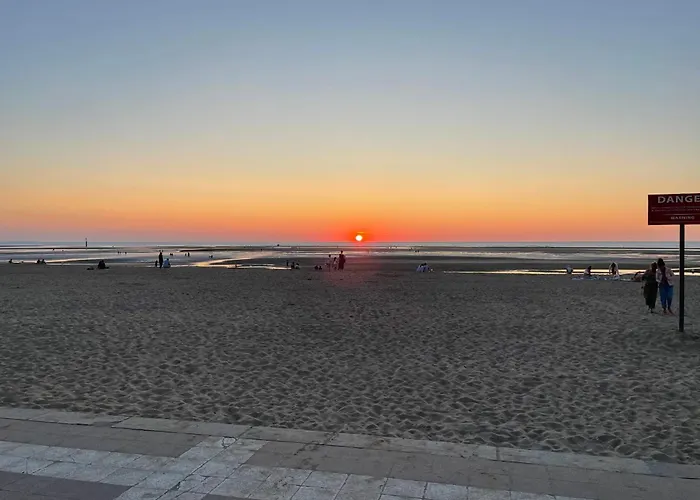 Family Near The Sea Of * Houlgate