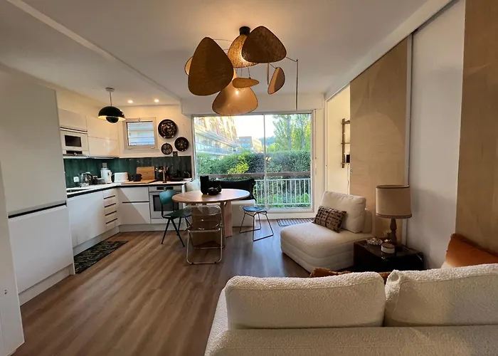 Daire Family Near The Sea Of