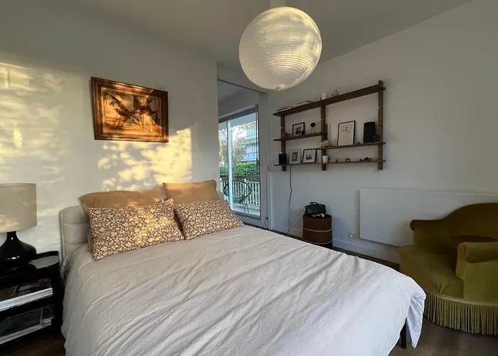 Daire Family Near The Sea Of Houlgate